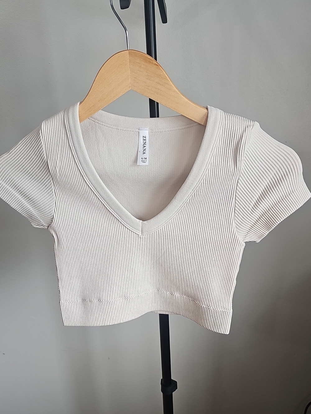 Zenana Outfitters Cream Ribbed V-Neck Crop Tee